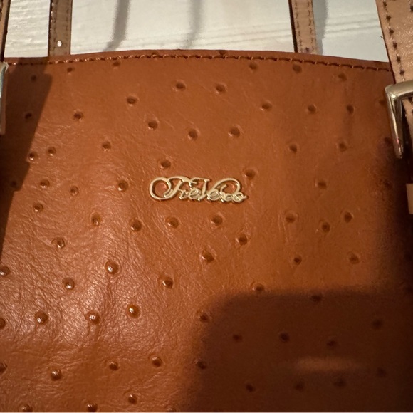 Tre Vero Handbags - Tre Vero Tan Pebble-Text Tote